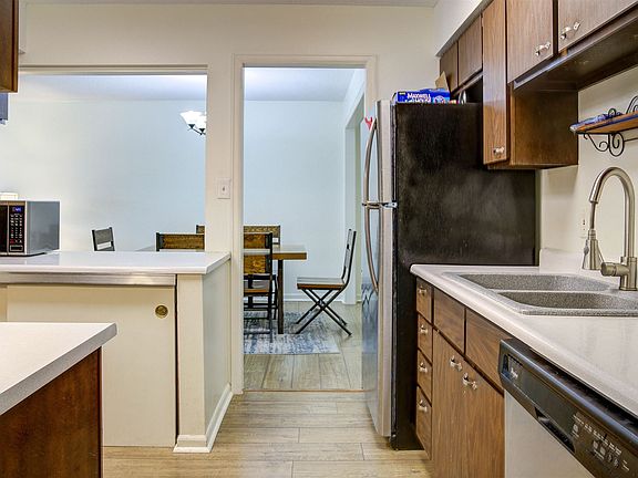 3rd image of 202 University Pkwy #25