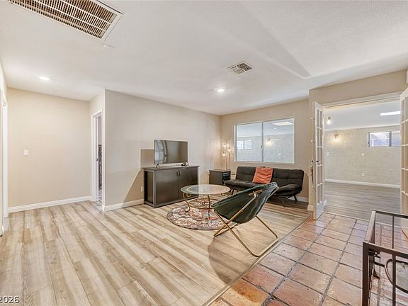 3rd image of 325 W Rochell Dr