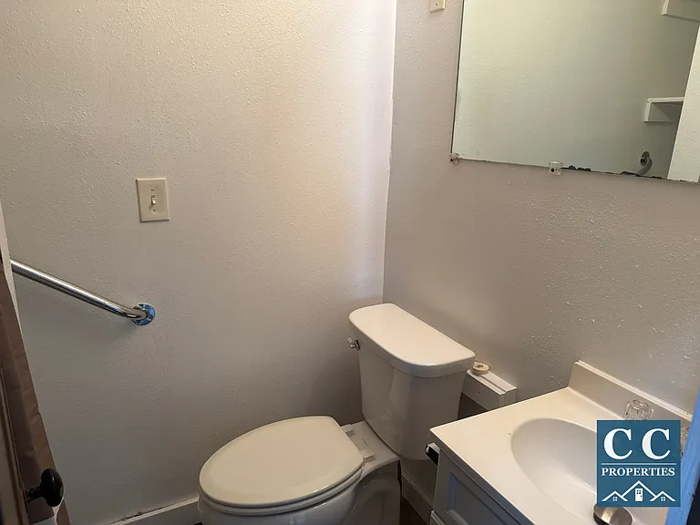 1210 Floyd Blvd — Photo 5