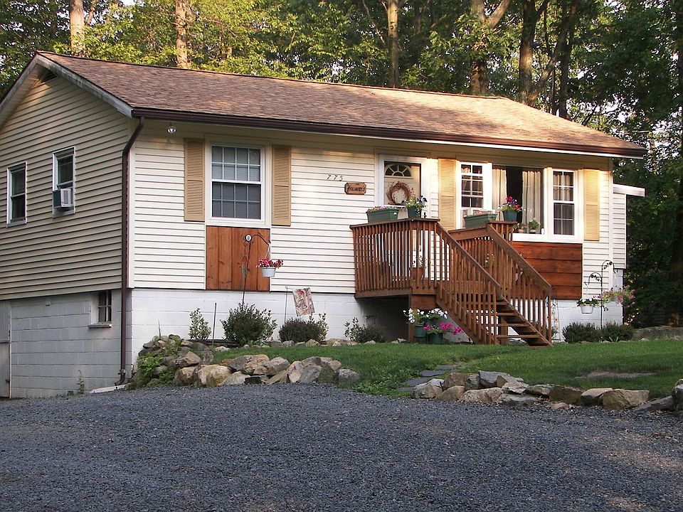 Parking for 6 cars, boat trailer, etc.
