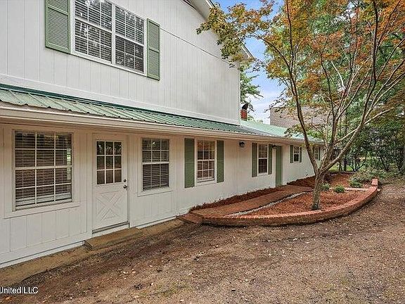 5th image of 404 W Dewey Camp Dr