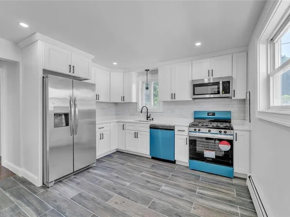 60 Hazael St, Providence, RI 02908