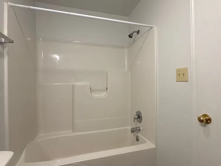 Stone Ridge Apartments- Convenient Location — Photo 18
