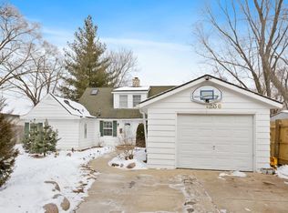 236 Oak Ave, Carpentersville, IL 60110