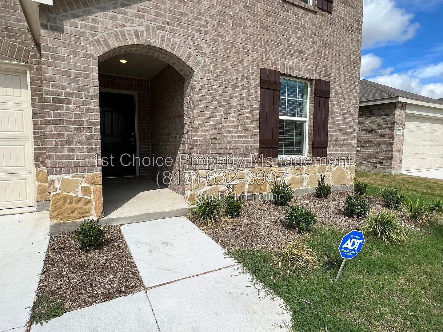 4 bed, 3.0 bath, 2497 sqft, $2,595 — Photo 2