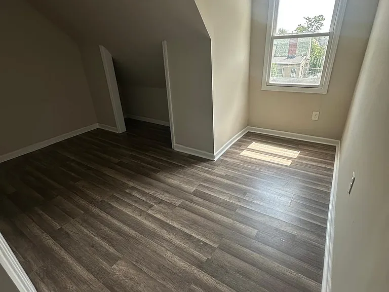 186 N 17th St #2 — Photo 9