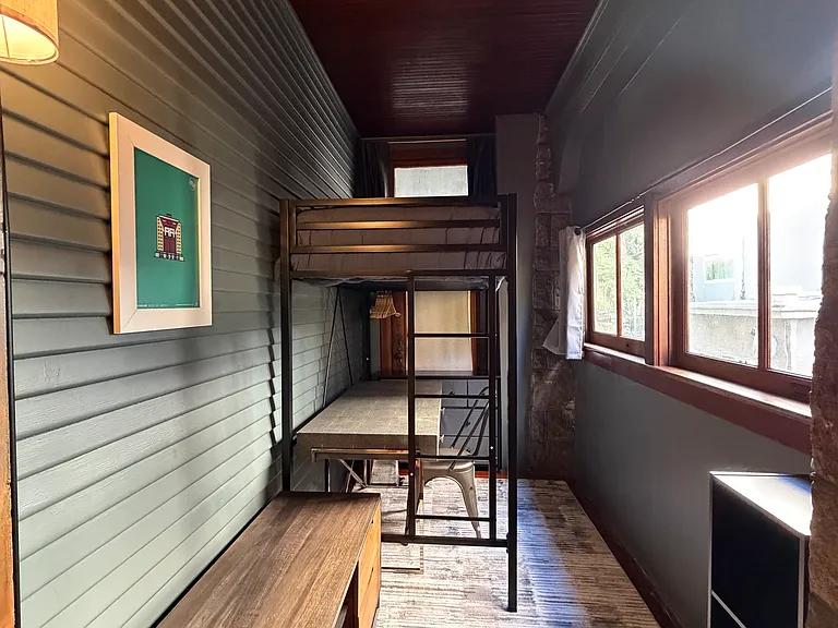 826 S Burlington Ave #6 — Photo 3