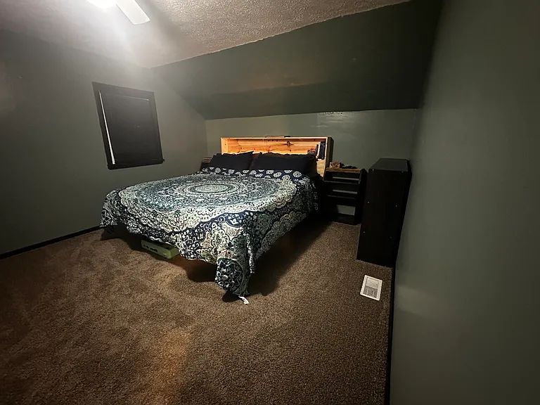 421 E Broadway St — Photo 3