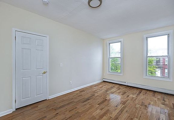 5th image of 32 Vernon Ave APT 3