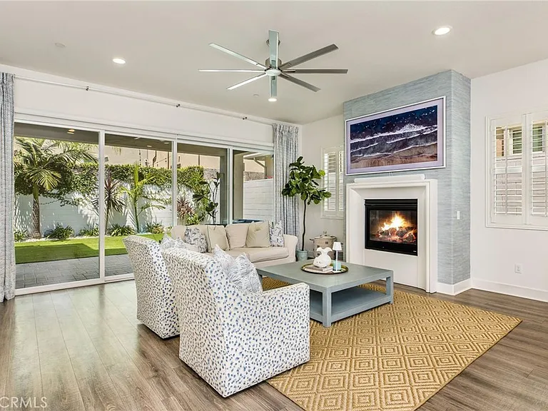 921 Camber Ln — Photo 4