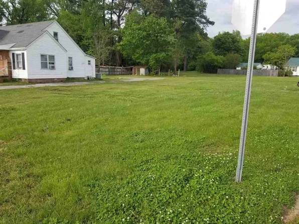 1161 Hollywood Dr, Jackson, TN 38301