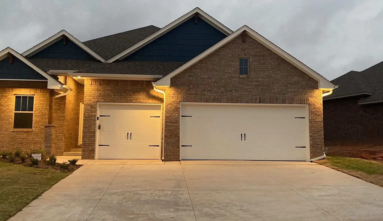 3 Bedroom, 2 Bathroom, 3 Car Garage Home with Storm Shelter in East Edmond — Photo 1