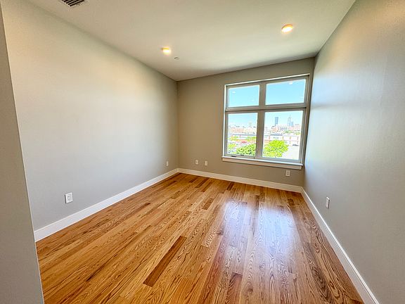 5th image of 16 Baker Ct #F