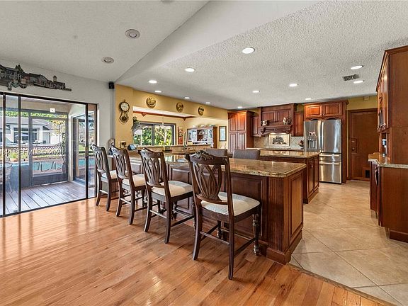 3rd image of 10651 SW 27th St