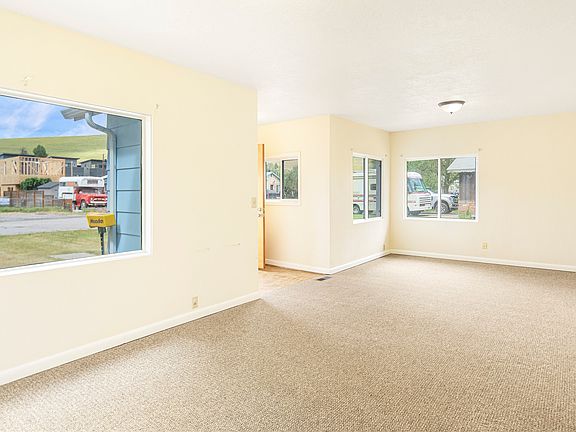 5th image of 915 Palmer St