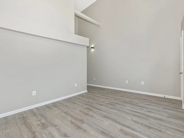 205 N Market St — Photo 14