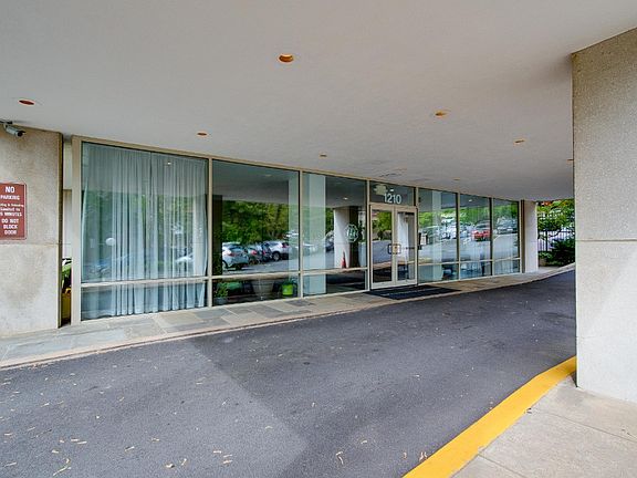 5th image of 1210 N Taft St APT 307