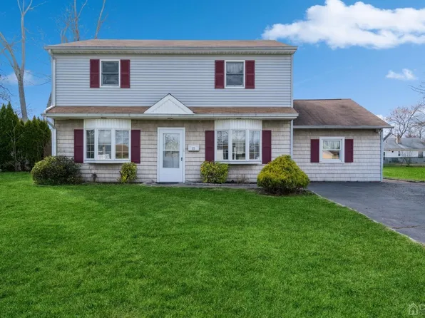 17 Crescent Rd, Edison, NJ 08817