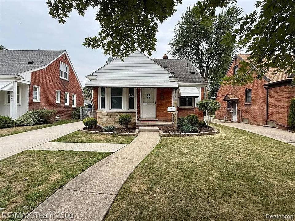 1013 Mayburn St