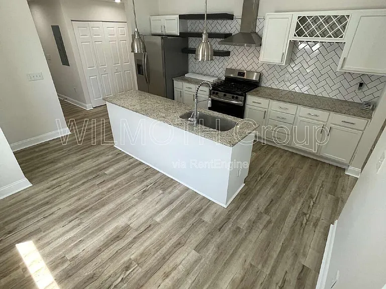 1126 Villa Ave — Photo 4