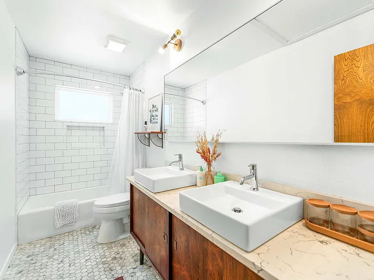 Oak Knoll Dr — Photo 10