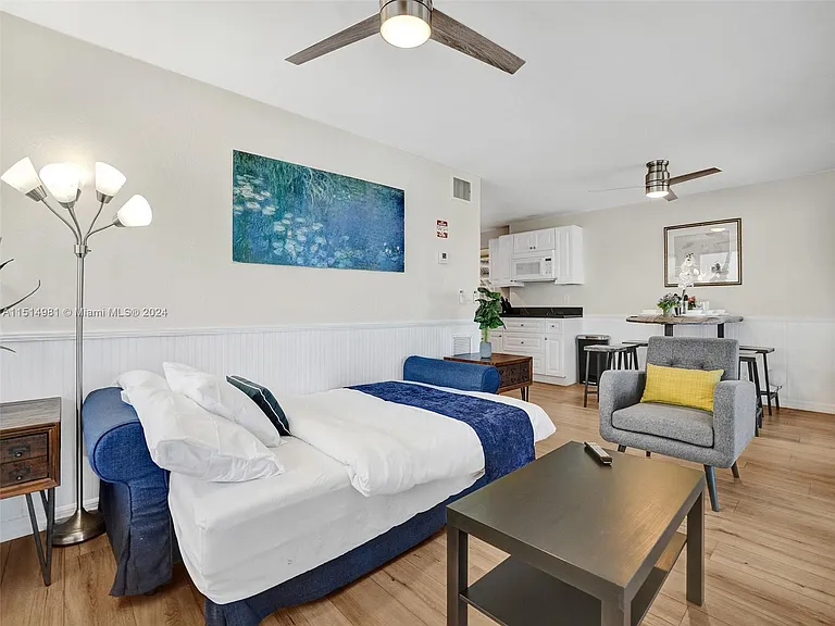 900 N Surf Rd #2 — Photo 10
