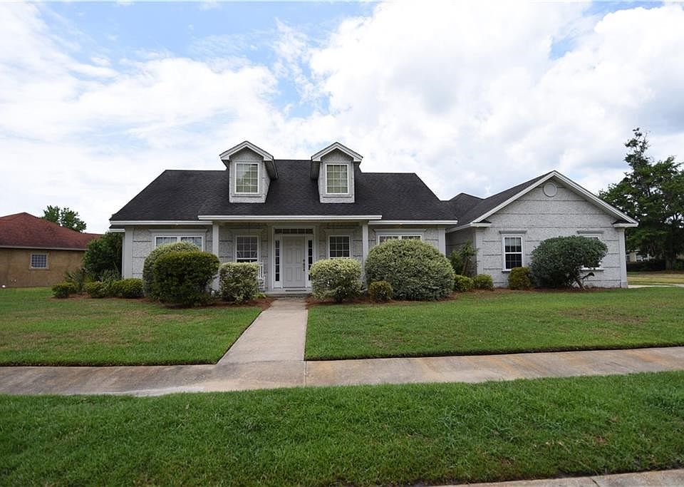 Inviting Entry to 60 Galloway Grove, Somersby Pointe
