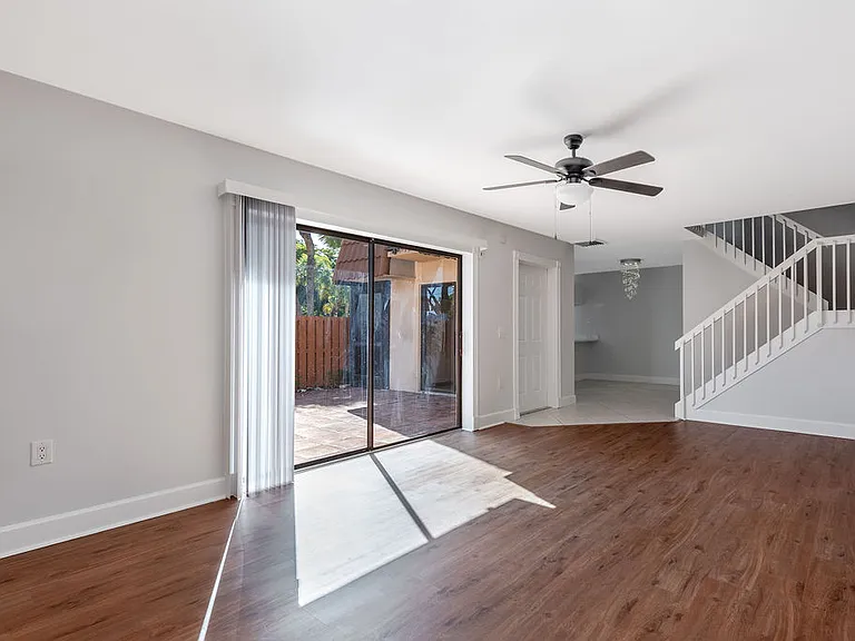 185 Charter Way — Photo 9