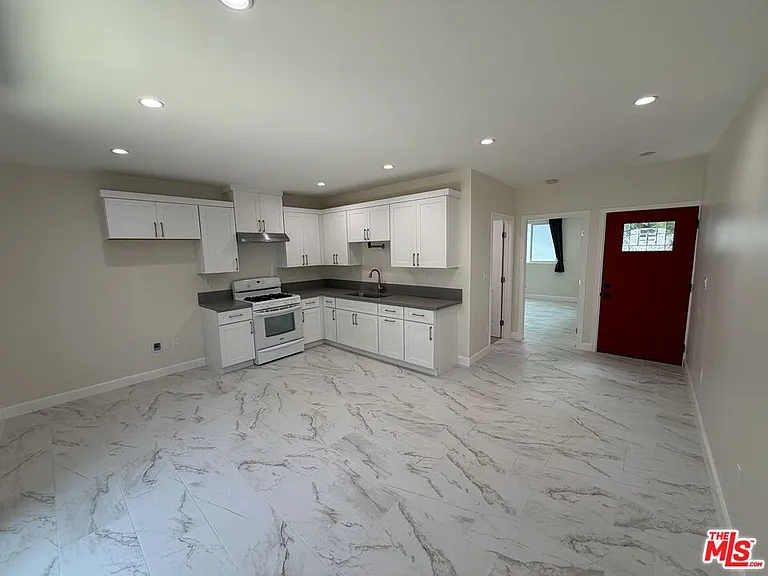 6533 Costello Ave — Photo 5