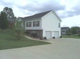 1011 Kingsway Dr, Lawrenceburg, KY 40342