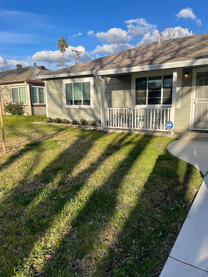 5001 Whittier Dr photo 1