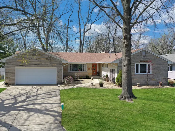 3 Eastmoreland Pl, Decatur, IL 62521