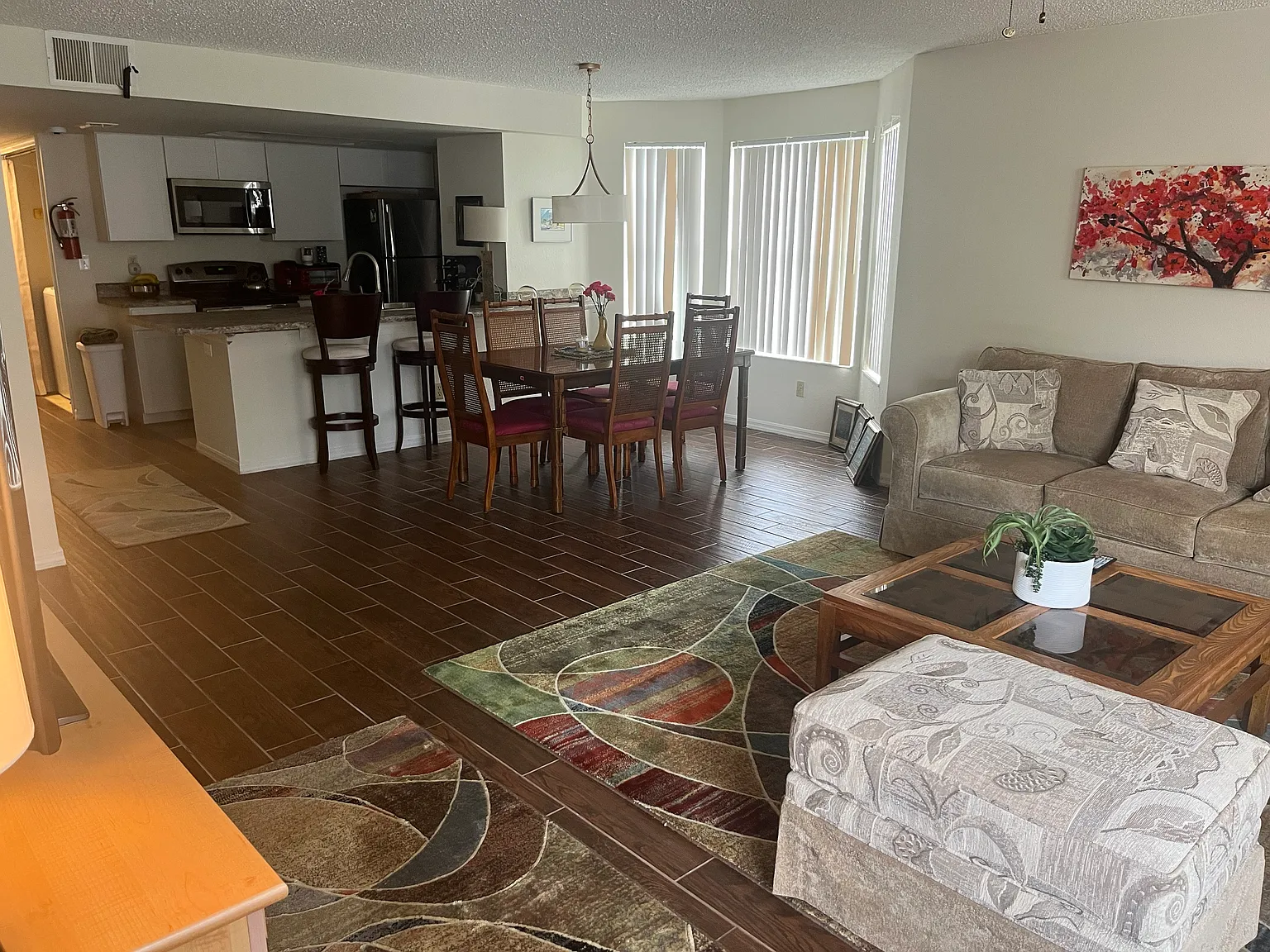 3 bed, 1200 sqft, $2,000 — Photo 2