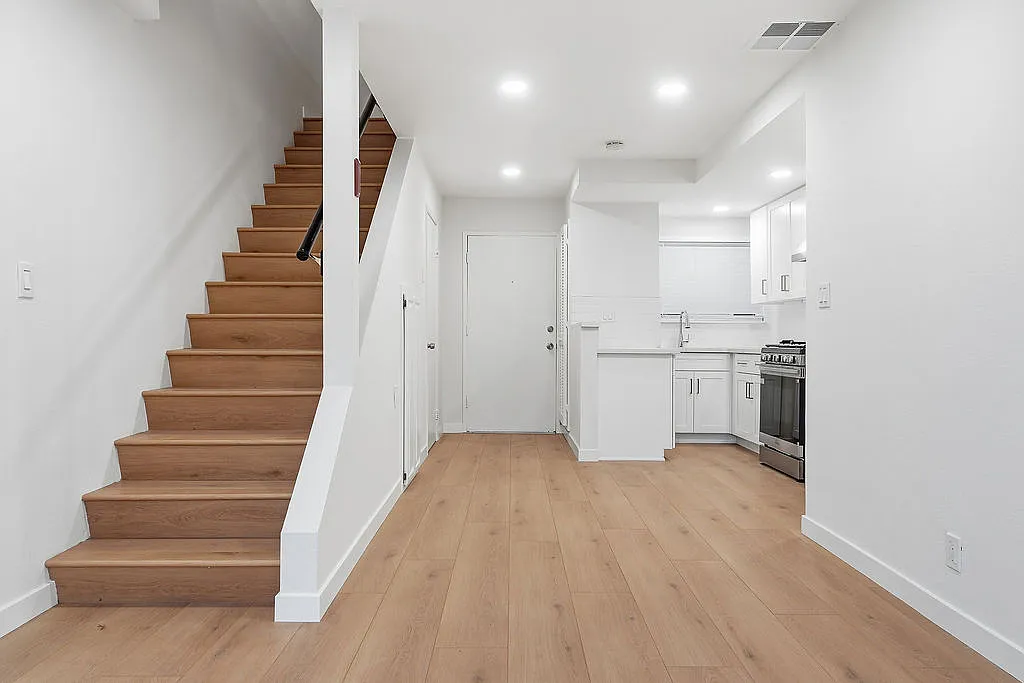 1 bed, 700 sqft, $2,250 — Photo 3