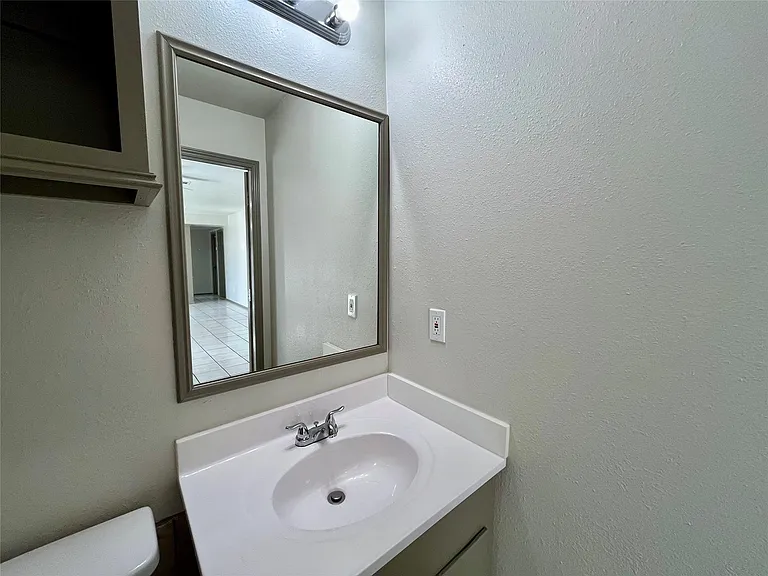 1042 W Village Ct #D — Photo 30