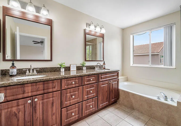 10425 Buena Ventura Dr — Photo 12