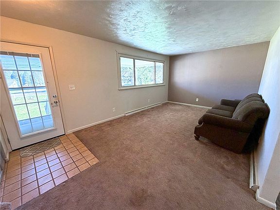 4th image of 643 N Liberty Rd