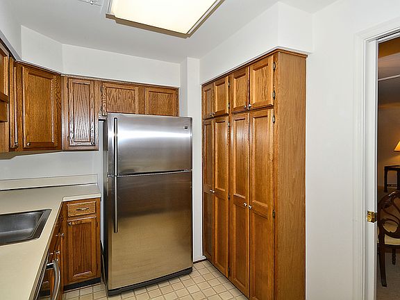 3rd image of 5705 Brewer House Cir APT T1