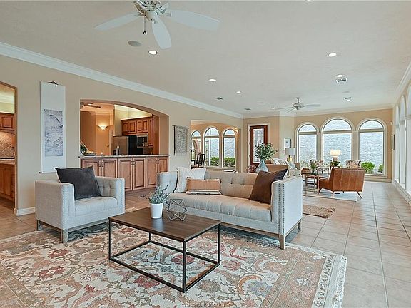 3rd image of 4756 Stonebriar Cir