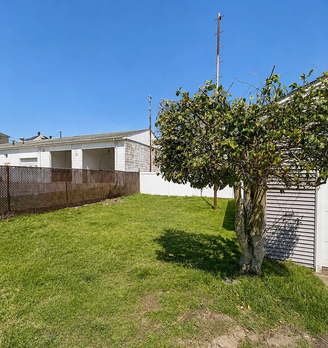 3 bed, 1.0 bath, 920 sqft, $1,550 — Photo 2