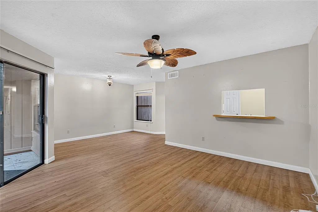 2 bed, 2.5 bath, 1199 sqft, $1,400 — Photo 4