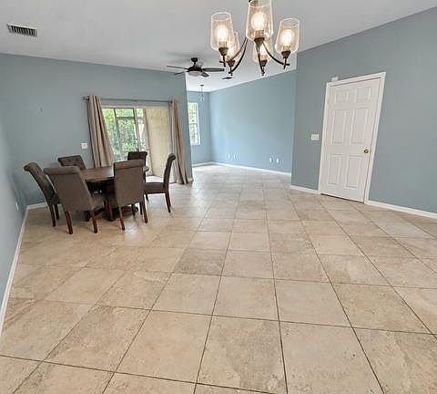 5th image of 1571 SE HAMPSHIRE Way #102