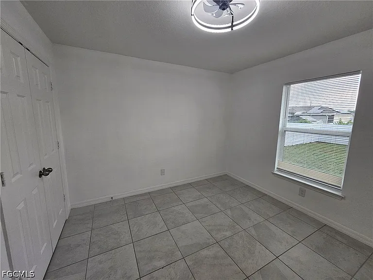 2523 NE 6th Pl — Photo 17