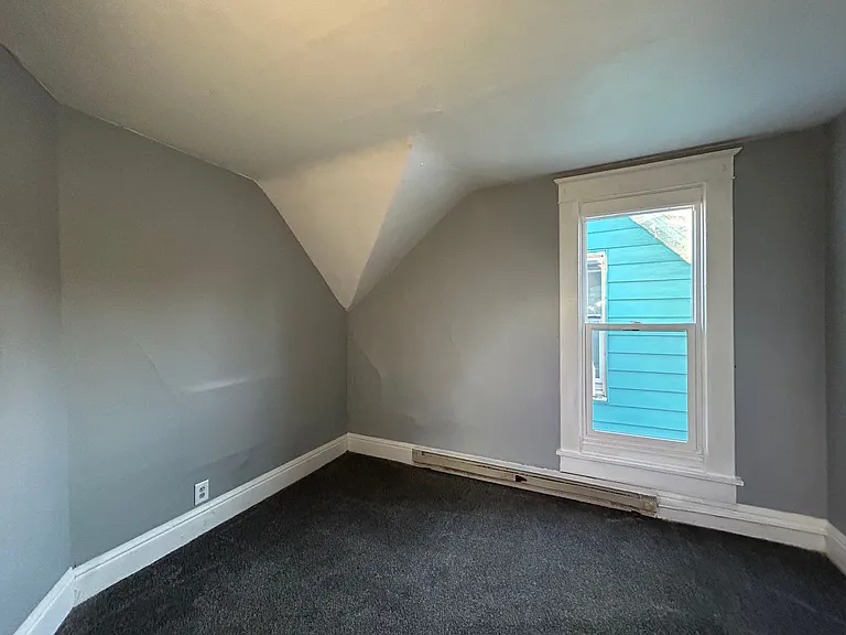323 Sherman St — Photo 8