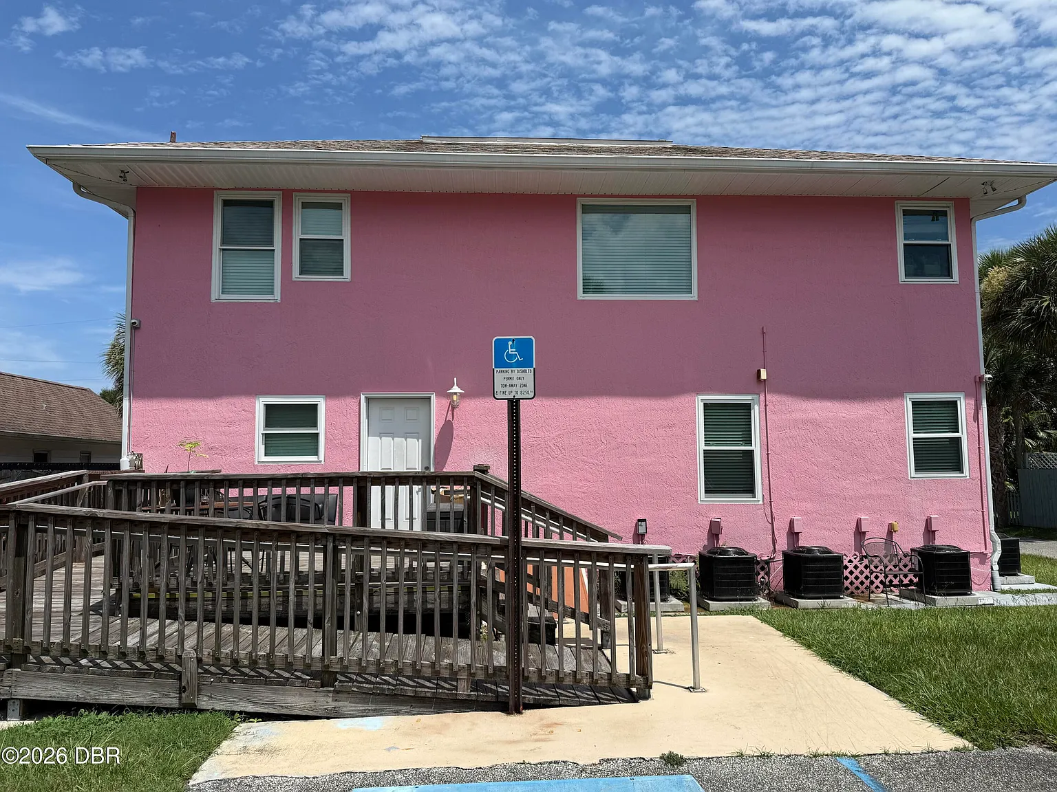 411 N Wild Olive Ave — Photo 1