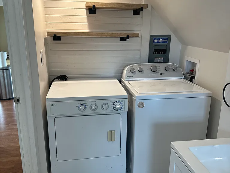 1401 & 1/2 N Fife St #1401 — Photo 5