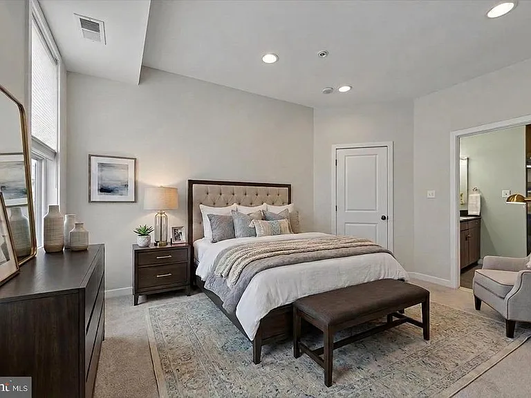 2916 Penny Ln — Photo 25
