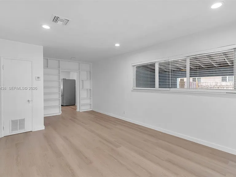 401 SW 25th Ave — Photo 5