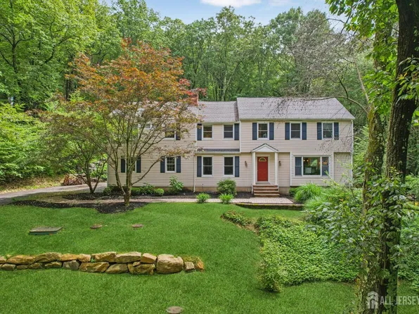 11 Delwood Rd, Chester, NJ 07930