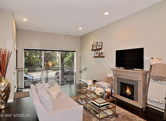 2nd image of 1457 W Erie St #1